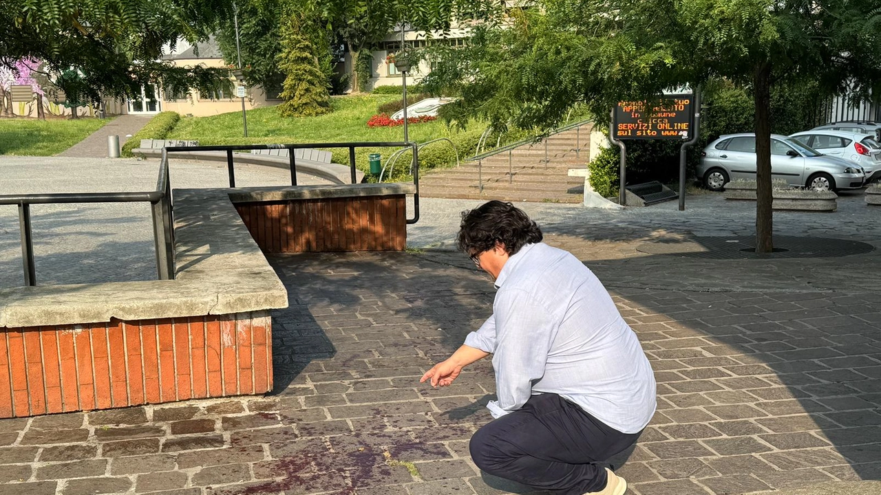 Sparatoria a Rozzano, uomo di 30 anni colpito al volto: è in fin di vita, aggressore in fuga su uno scooter