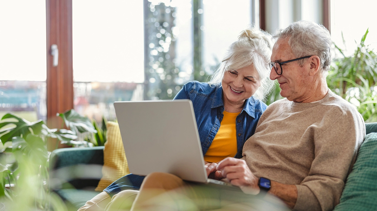 Secondo l'ISTAT, quasi il 60% degli over 65 italiani usa internet Secondo l'ISTAT, quasi il 60% degli over 65 italiani usa internet