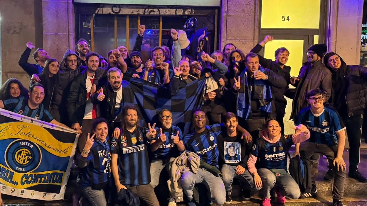 I tifosi dell’Inter Club La Remuntada in festa dopo il derby valso il 20° scudetto