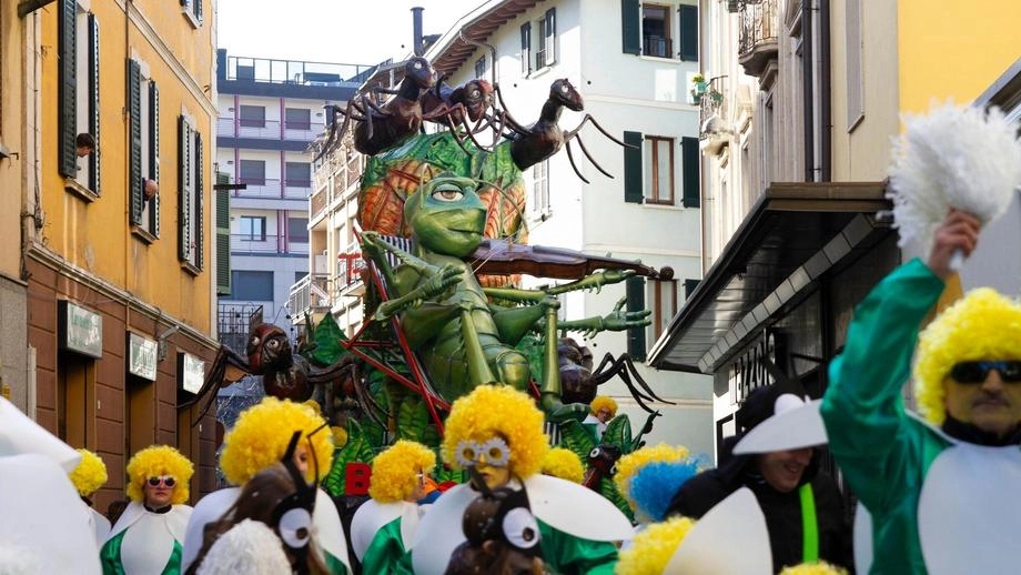 Una delle edizioni dello storico Carnevale per le vie della città di Cantù Una delle edizioni dello storico Carnevale per le vie della città di Cantù