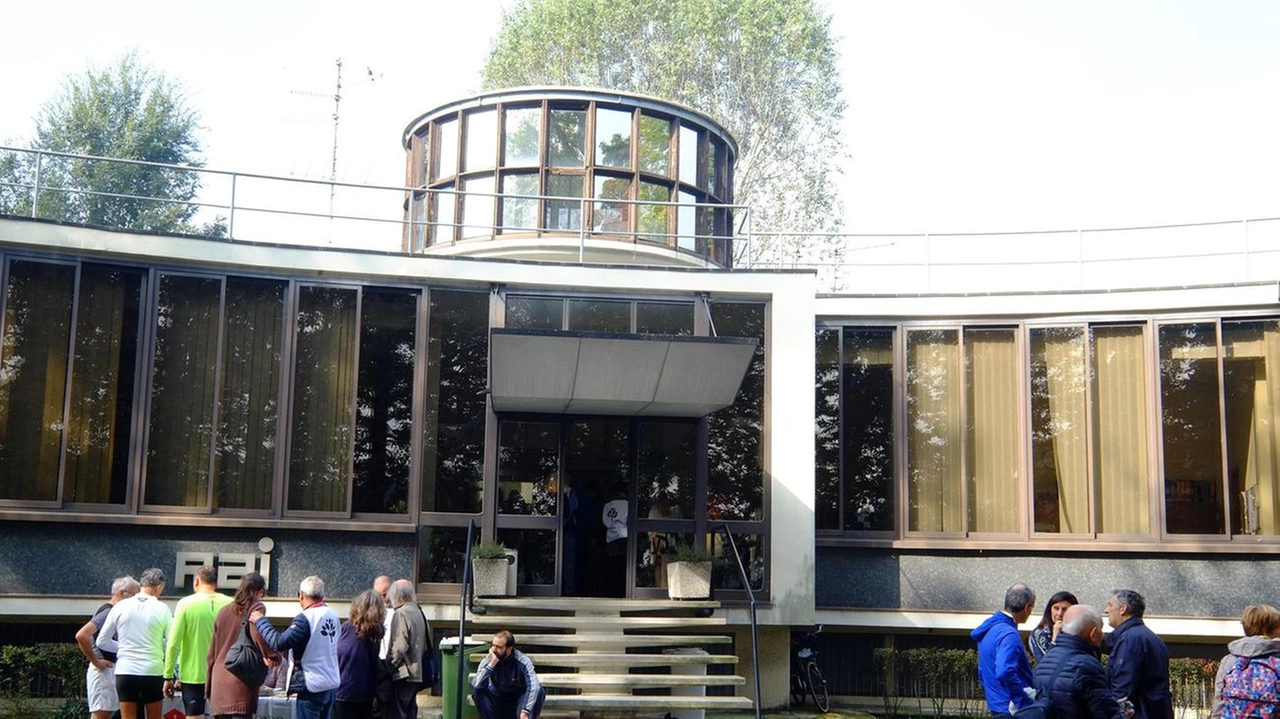 L'ex Centro controllo Rai a Monza, progettato da Gio Ponti nel 1950, rimane abbandonato nonostante il suo valore storico e architettonico. L'ex Centro controllo Rai a Monza, progettato da Gio Ponti nel 1950, rimane abbandonato nonostante il suo valore storico e architettonico.