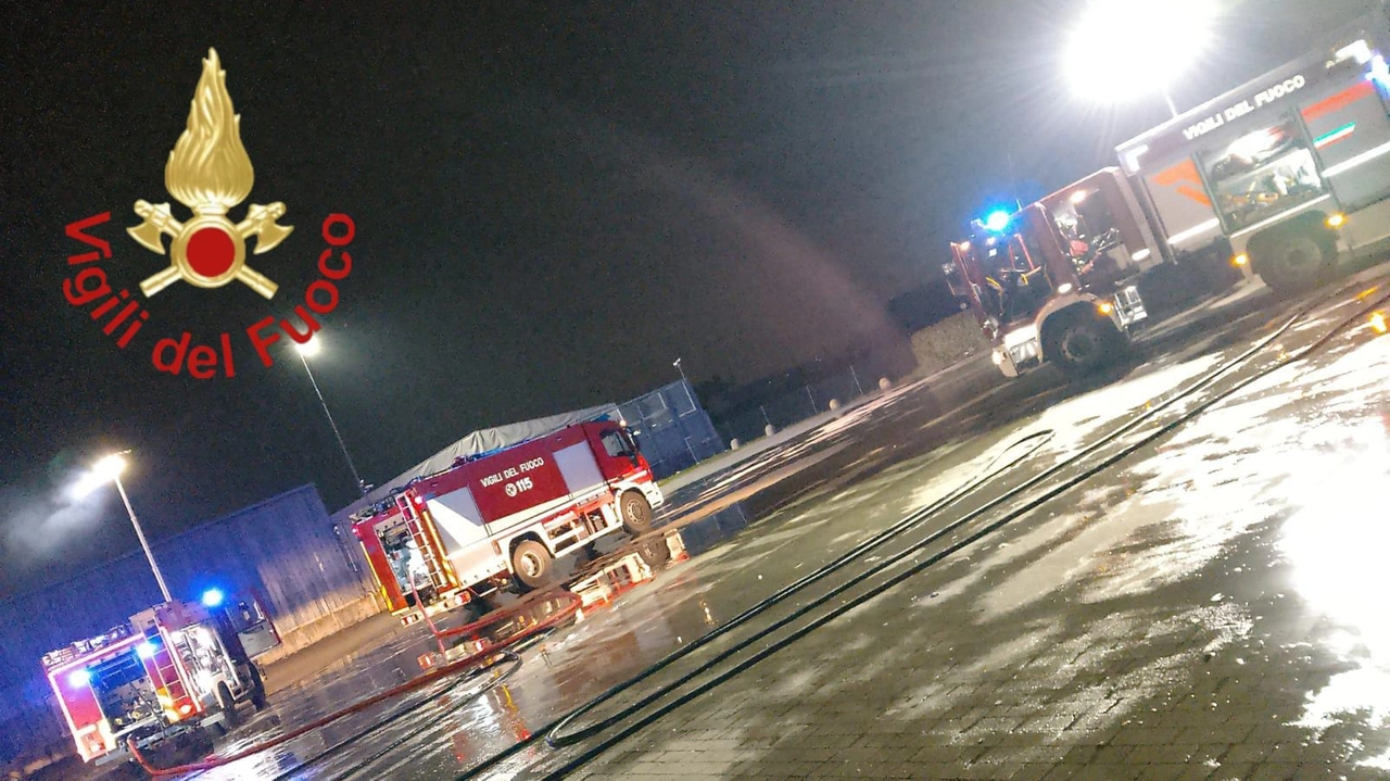 L'intervento dei vigili del fuoco a Turate L'intervento dei vigili del fuoco a Turate