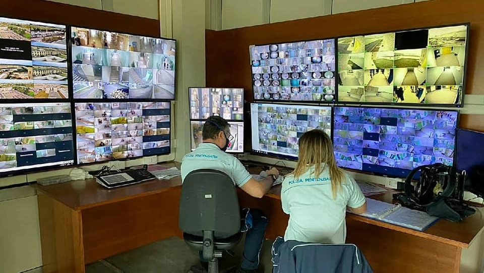 Sala di controllo al carcere del Bassone Sala di controllo al carcere del Bassone