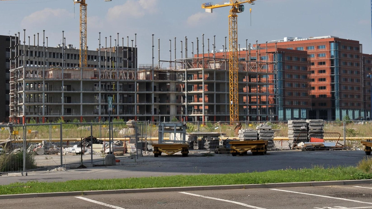 Gli interventi sarebbero dovuti partire nel 2022, la proprietà dell’epoca non ha mai versato le fideiussioni. Il piano decadrà prima della naturale scadenza del 2028 per grave inadempimento. E si dovrà tornare al via. Gli interventi sarebbero dovuti partire nel 2022, la proprietà dell’epoca non ha mai versato le fideiussioni. Il piano decadrà prima della naturale scadenza del 2028 per grave inadempimento. E si dovrà tornare al via.