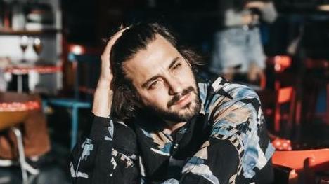 https://www.ilgiorno.it/image-service/view/acePublic/alias/contentid/MDg2YTM2MzQtYjZkYy00/0/salvador-sobral.jpeg?f=16:9&w=1200&h=630