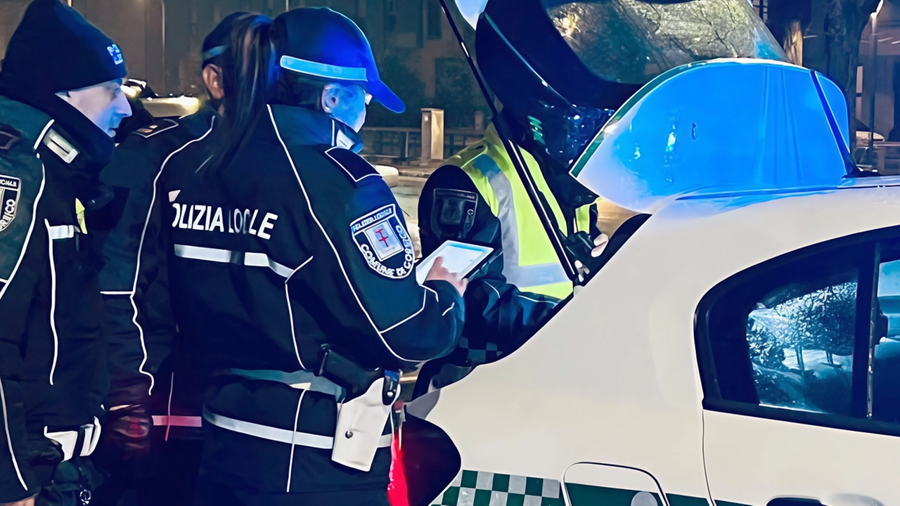 La polizia locale interviene a Corsico per rumori molesti e esplosione di petardi durante un fidanzamento. Identificato e denunciato un 20enne responsabile dell'atto. Cortile scuola chiuso temporaneamente per precauzione. La polizia locale interviene a Corsico per rumori molesti e esplosione di petardi durante un fidanzamento. Identificato e denunciato un 20enne responsabile dell'atto. Cortile scuola chiuso temporaneamente per precauzione.