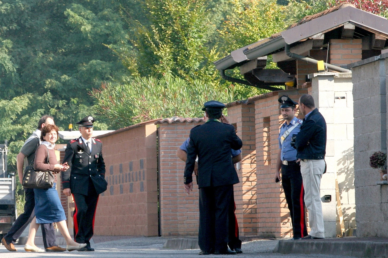 Rita e Giuseppe Poggi davanti alla loro abitazione nell'ottobre del 2007, un paio di mesi dopo l'omicidio