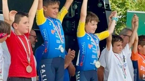 Ciclismo Giovanissimi. I piccoli della Salus Seregno trionfano ad Asola. La grande festa dei fratelli Mattia e Carolina Testa