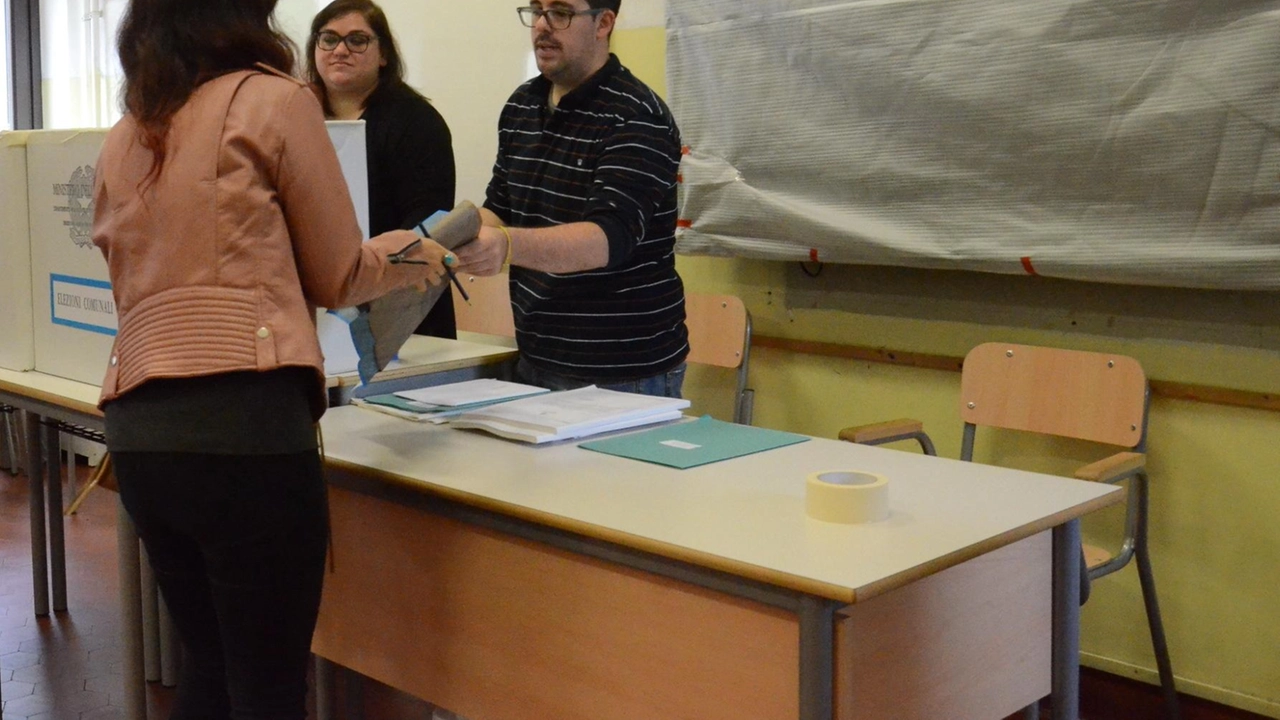 Santo Stefano, il candidato Bonfanti all’ex cascina Santa Maria, Paola Rossi nel parco. Venerdì tocca a Testolina Santo Stefano, il candidato Bonfanti all’ex cascina Santa Maria, Paola Rossi nel parco. Venerdì tocca a Testolina