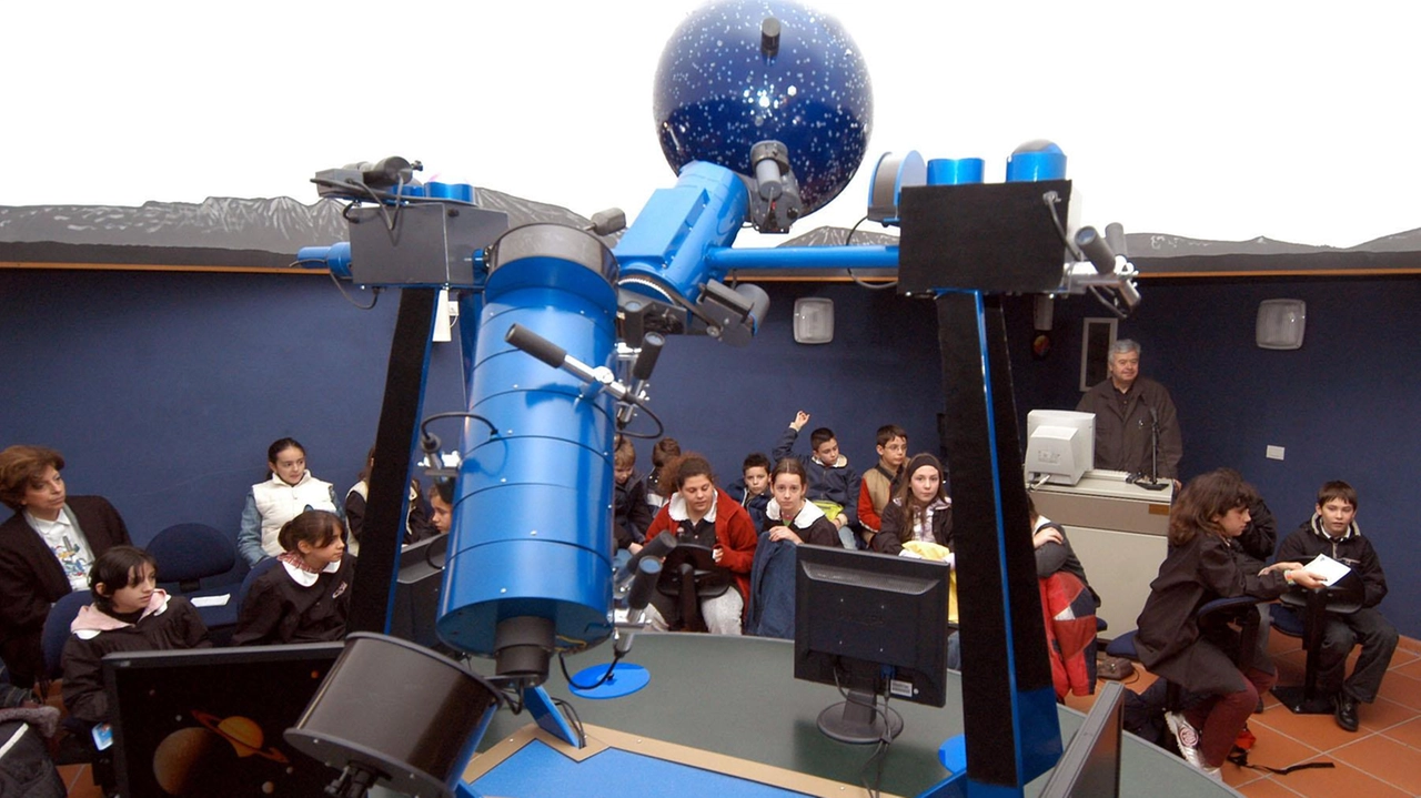 Lecco, il gruppo degli astrofili Deep Space celebra il ventennale . Lecco, il gruppo degli astrofili Deep Space celebra il ventennale .