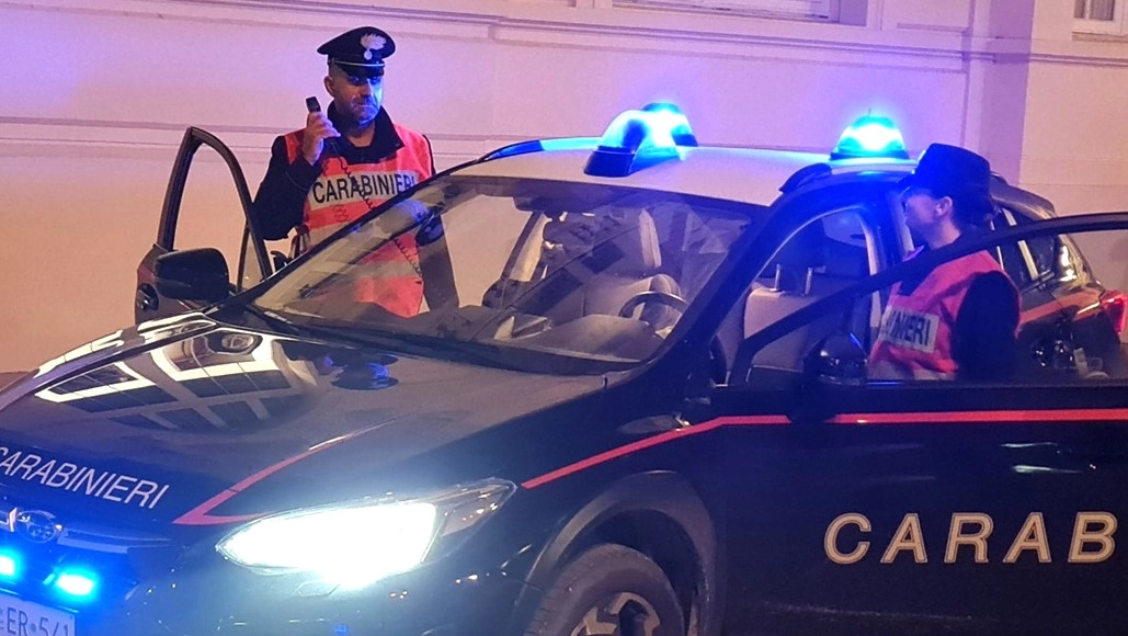 I carabinieri indagano sul colpo al bar di via Tortona I carabinieri indagano sul colpo al bar di via Tortona
