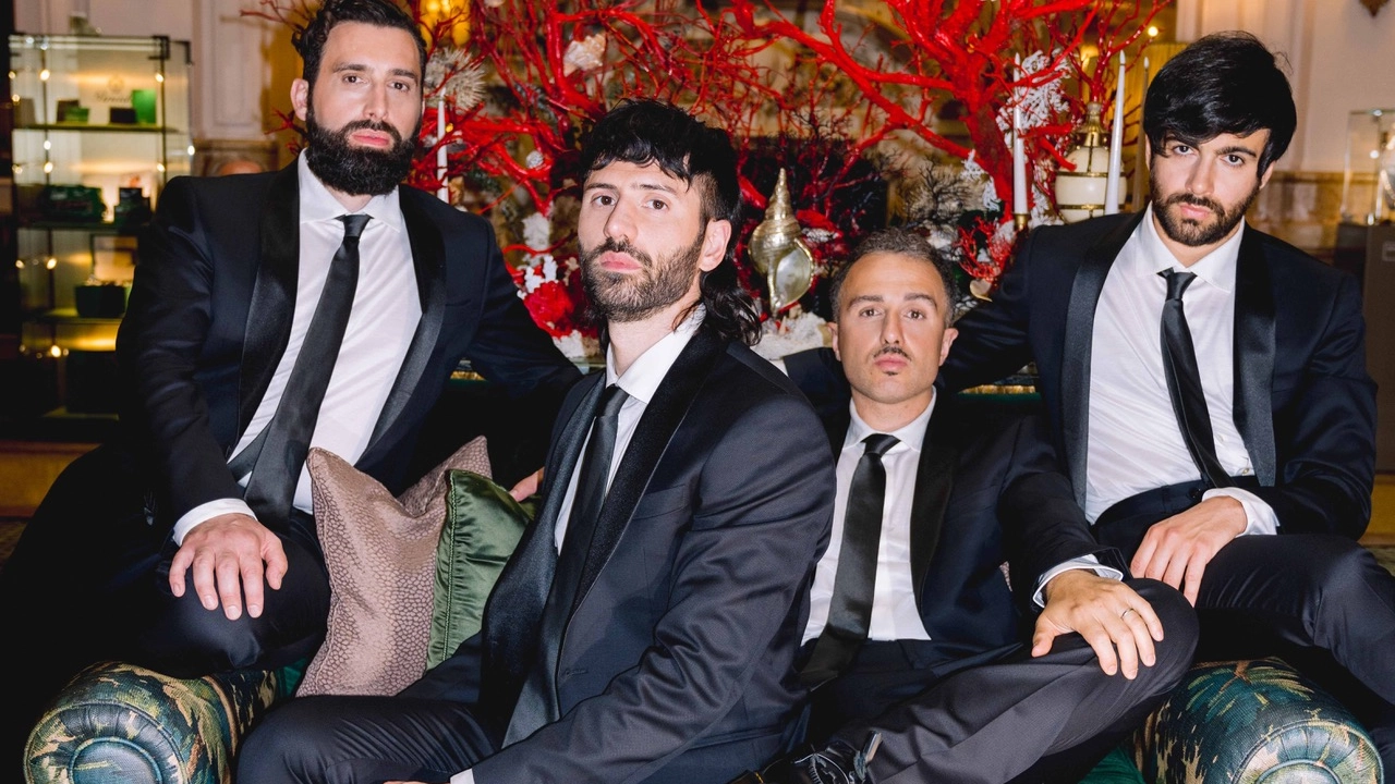 I Fask: Jacopo Gigliotti (basso), Aimone Romizi (frontman), Alessio Mingoli (batteria) e Alessandro Guercini (chitarre) I Fask: Jacopo Gigliotti (basso), Aimone Romizi (frontman), Alessio Mingoli (batteria) e Alessandro Guercini (chitarre)