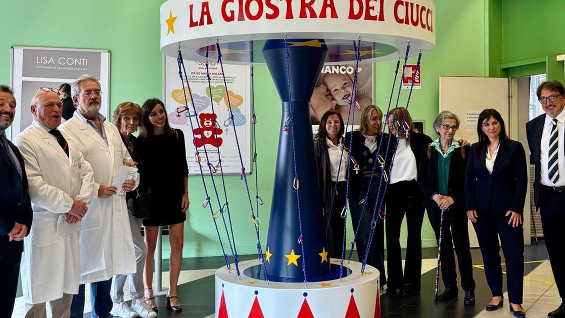 All’ospedale Buzzi di Milano arriva la giostra per aiutare i bimbi ad abbandonare ciucci e biberon
