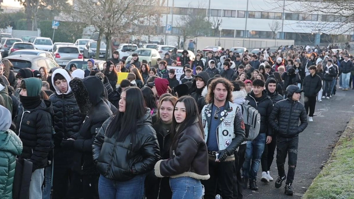 Una precedente protesta degli studenti dell'istituto Caramuel (foto di repertorio) Una precedente protesta degli studenti dell'istituto Caramuel (foto di repertorio)