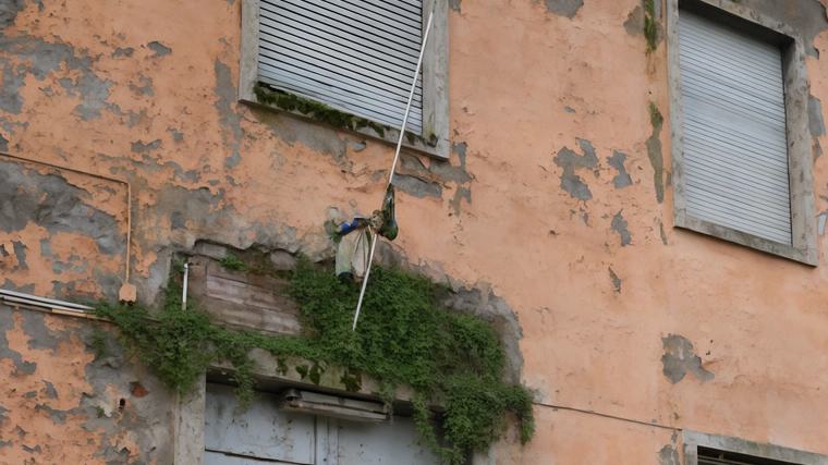 L’ex caserma dell’Arma in viale Belloni L’ex caserma dell’Arma in viale Belloni