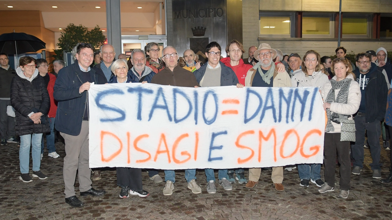 Una protesta contro l'ipotesi dello stadio del Milan a San Donato Una protesta contro l'ipotesi dello stadio del Milan a San Donato