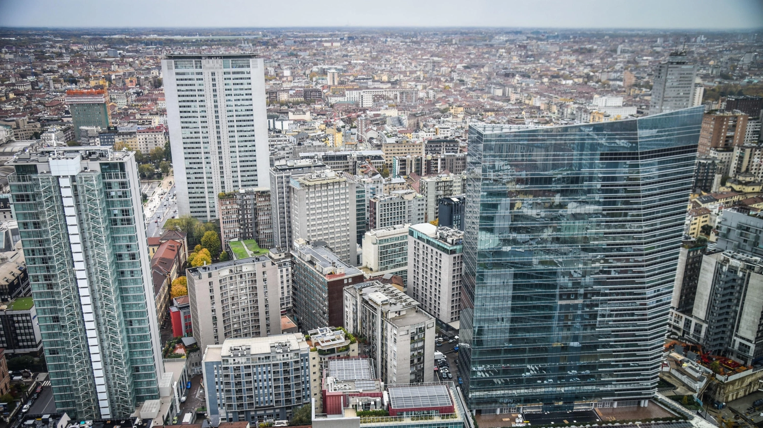 Lo skyline di Milano visto dal 39° piano di Palazzo Lombardia