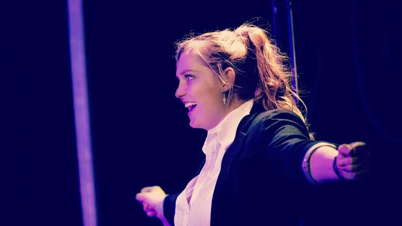 Arianna Campia, in arte Campari, è laureata in Chitarra al Conservatorio di Milano