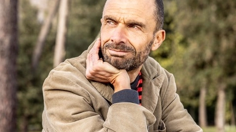 Fabio Genovesi presenterà il suo romanzo “Mie magnifiche maestre“ oggi alle 18.30 alla Feltrinelli di piazza Piemonte
