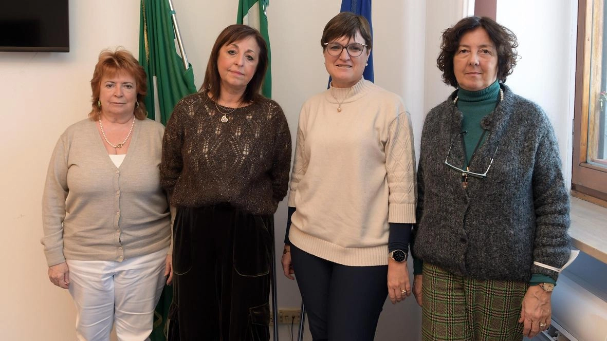 Da sin. Giuseppina Ardemagni (direttore sanitario), Roberta Labanca (direttore generale), Valentina Berni (amministrativo) e Paola Maria Pirola (socio-sanitario) Da sin. Giuseppina Ardemagni (direttore sanitario), Roberta Labanca (direttore generale), Valentina Berni (amministrativo) e Paola Maria Pirola (socio-sanitario)