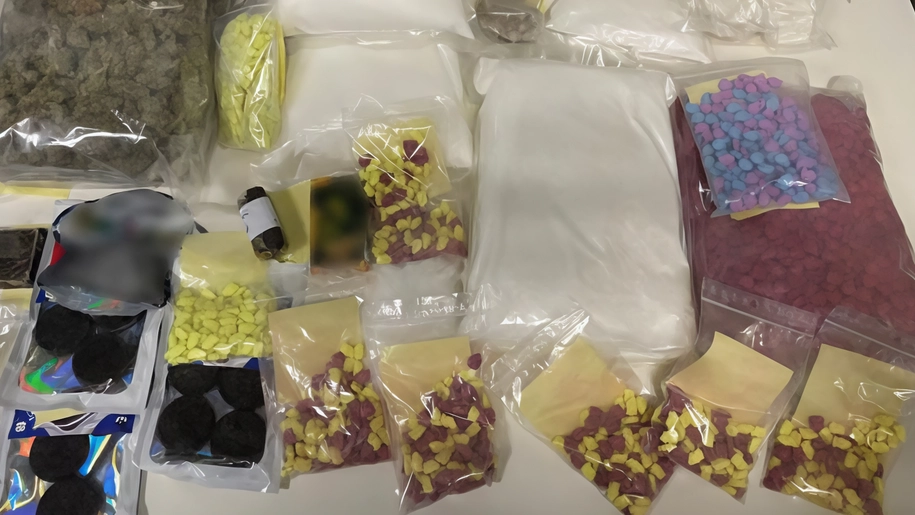 Il bazar dello sballo sintetico era in un box interrato di via Strambio, in zona Città Studi. Lì sono entrati... Il bazar dello sballo sintetico era in un box interrato di via Strambio, in zona Città Studi. Lì sono entrati...