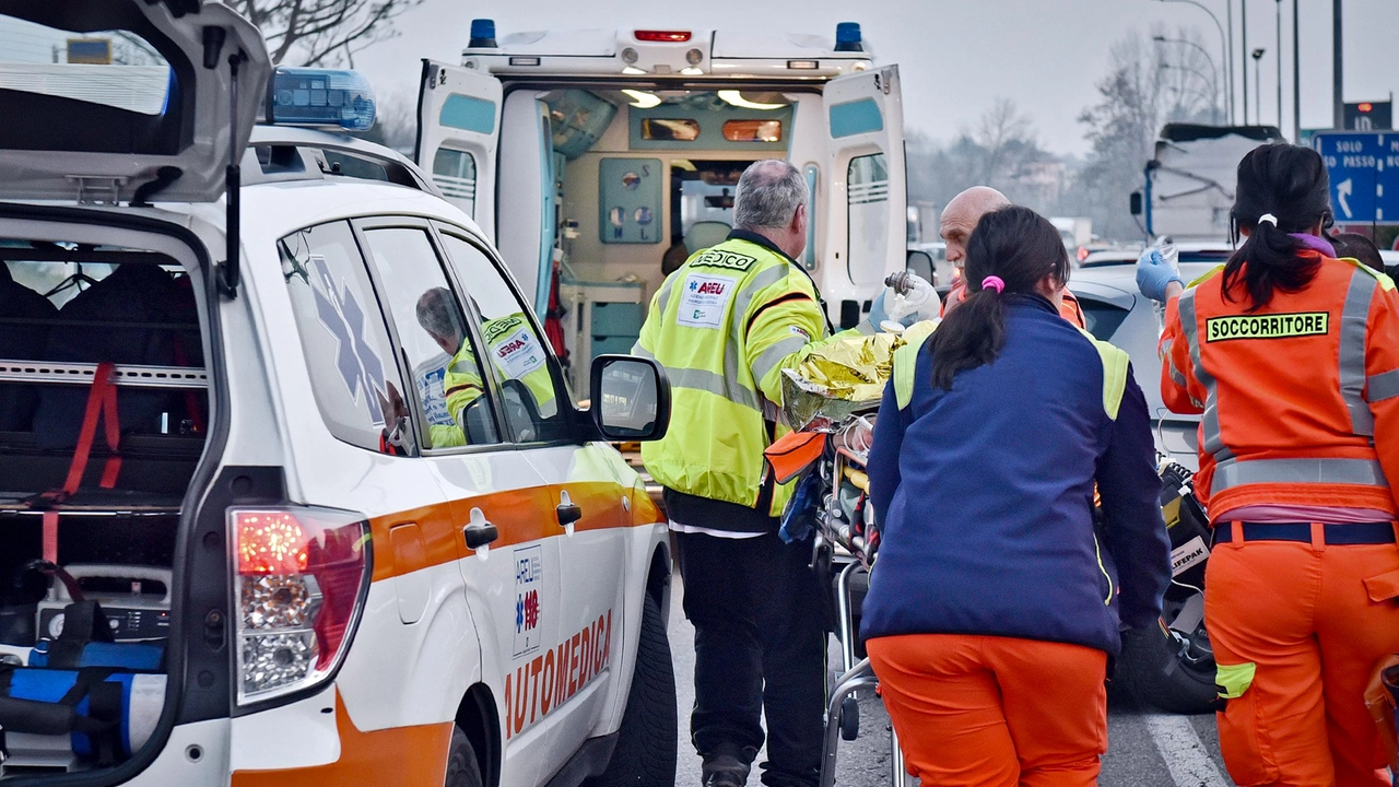 Diversi mezzi di soccorso sul posto (foto di repertorio) Diversi mezzi di soccorso sul posto (foto di repertorio)
