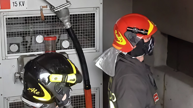 L’intervento dei vigili del fuoco è durato un’ora; tempi più lunghi sono stati necessari per la riparazione L’intervento dei vigili del fuoco è durato un’ora; tempi più lunghi sono stati necessari per la riparazione