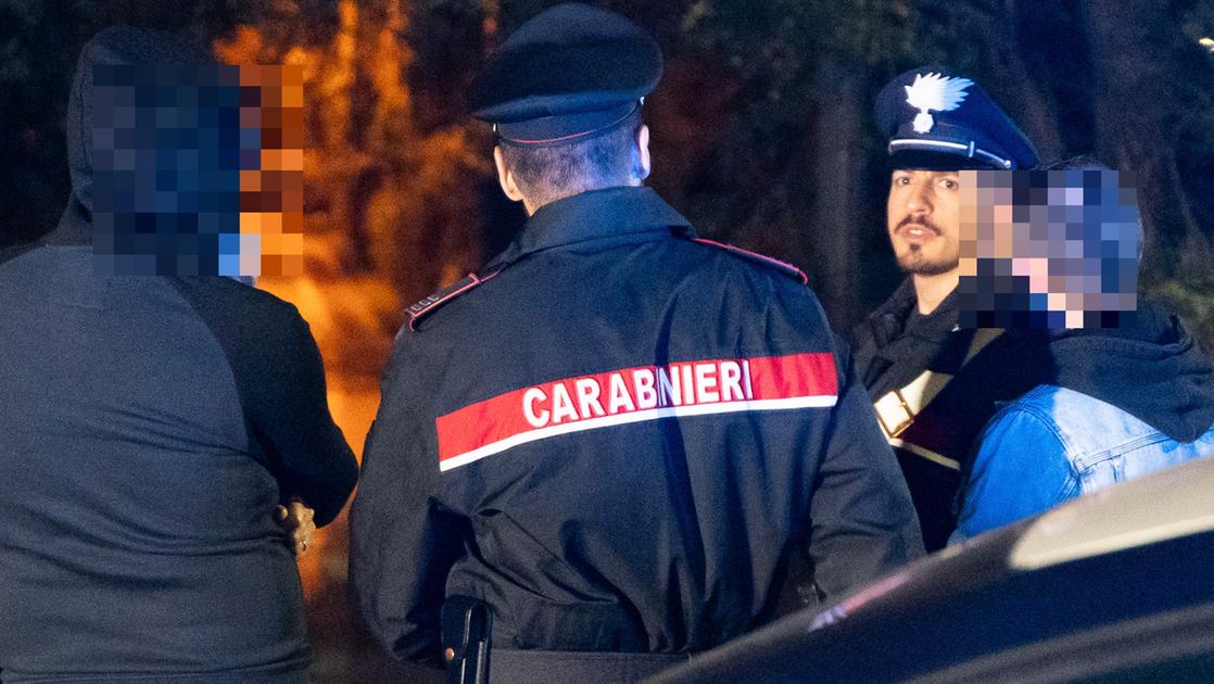 Pagano in anticipo le cure di un (finto) dentista poi reclamano: “Ridateci i nostri 2.400 euro”. Aggrediti e accoltellati in un appartamento Milano Pagano in anticipo le cure di un (finto) dentista poi reclamano: “Ridateci i nostri 2.400 euro”. Aggrediti e accoltellati in un appartamento Milano