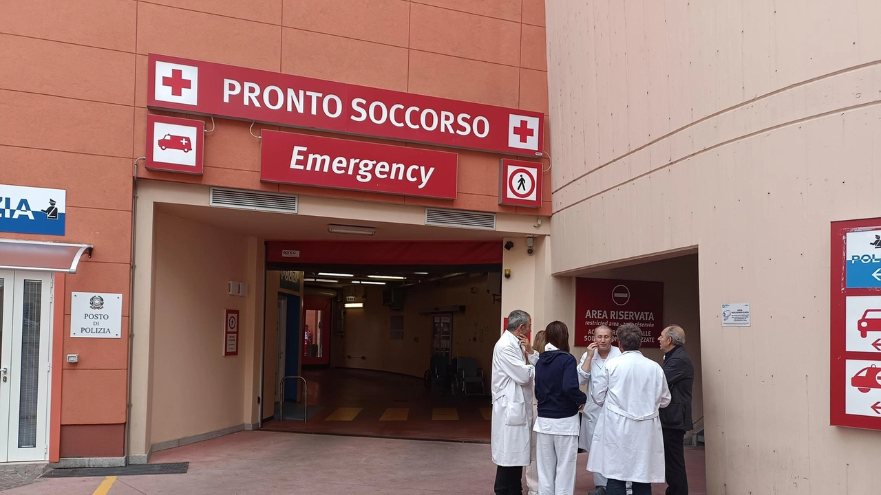 Il Pronto soccorso dell’ospedale Maggiore di Lodi dove lunedì verso le 23 è scoppiata l’emergenza Il Pronto soccorso dell’ospedale Maggiore di Lodi dove lunedì verso le 23 è scoppiata l’emergenza