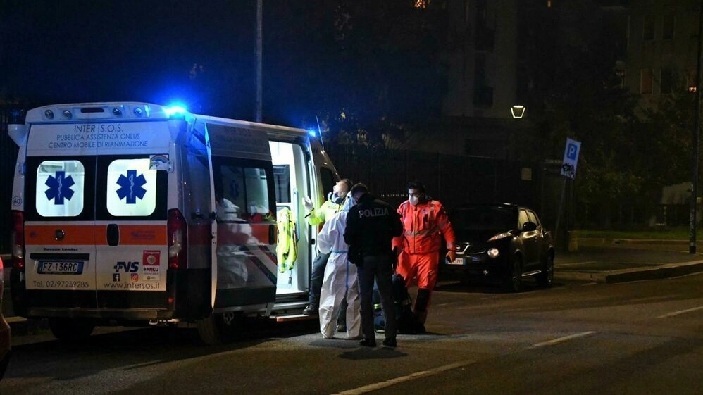 L'ambulanza sul posto (foto di repertorio) L'ambulanza sul posto (foto di repertorio)