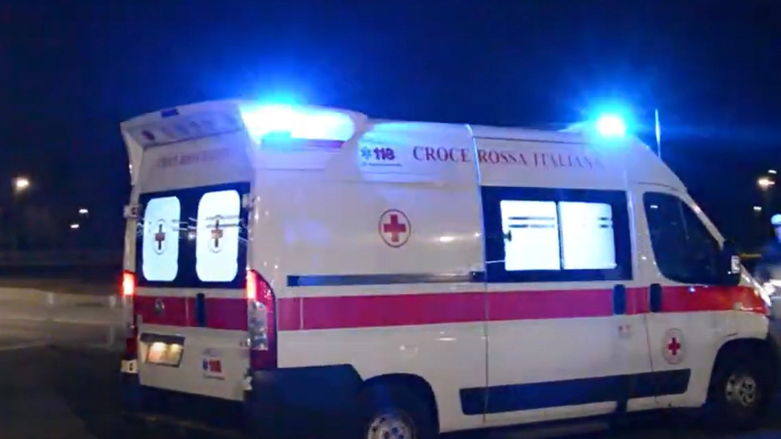 Il giovane era giunto in ambulanza al pronto soccorso dell'ospedale Il giovane era giunto in ambulanza al pronto soccorso dell'ospedale