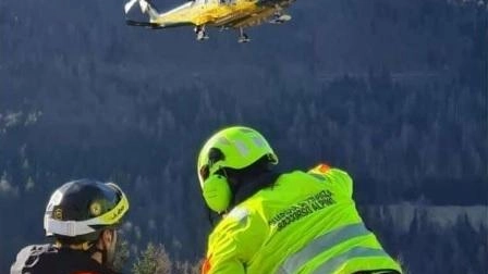 EDOLO (Brescia) Praticamente, un intervento a giorni alterni. Per soccorrere escursionisti feriti, o che si sono persi, o addirittura hanno... EDOLO (Brescia) Praticamente, un intervento a giorni alterni. Per soccorrere escursionisti feriti, o che si sono persi, o addirittura hanno...