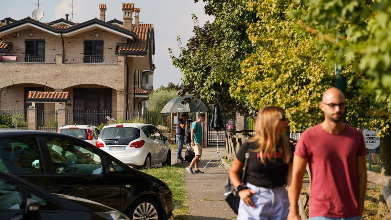 La villetta di via Anzio teatro della strage a coltellate: sono morti marito moglie e il figlio di 12 anni La villetta di via Anzio teatro della strage a coltellate: sono morti marito moglie e il figlio di 12 anni