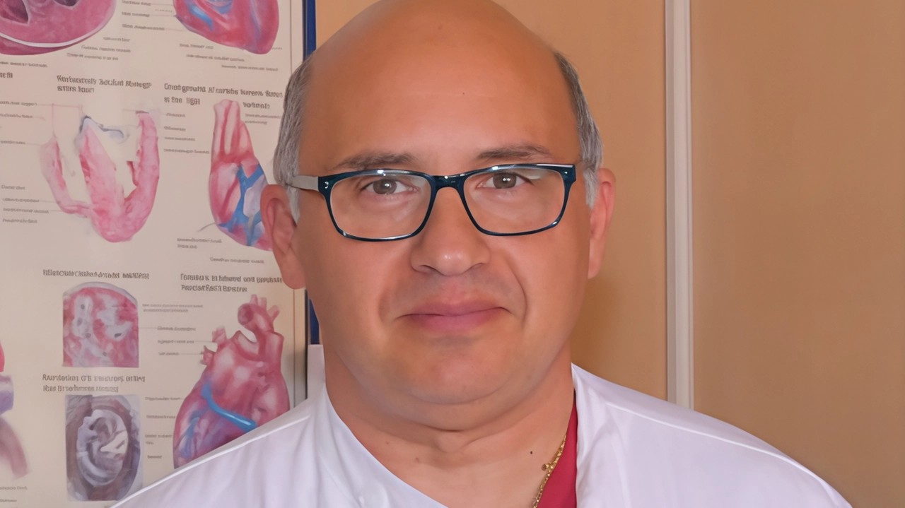 Il cardiochirurgo Carlo Pellegrini ha prelevato il cuore della donatrice coadiuvato da Riccardo Sansonetti medico in formazione specialistica Il cardiochirurgo Carlo Pellegrini ha prelevato il cuore della donatrice coadiuvato da Riccardo Sansonetti medico in formazione specialistica