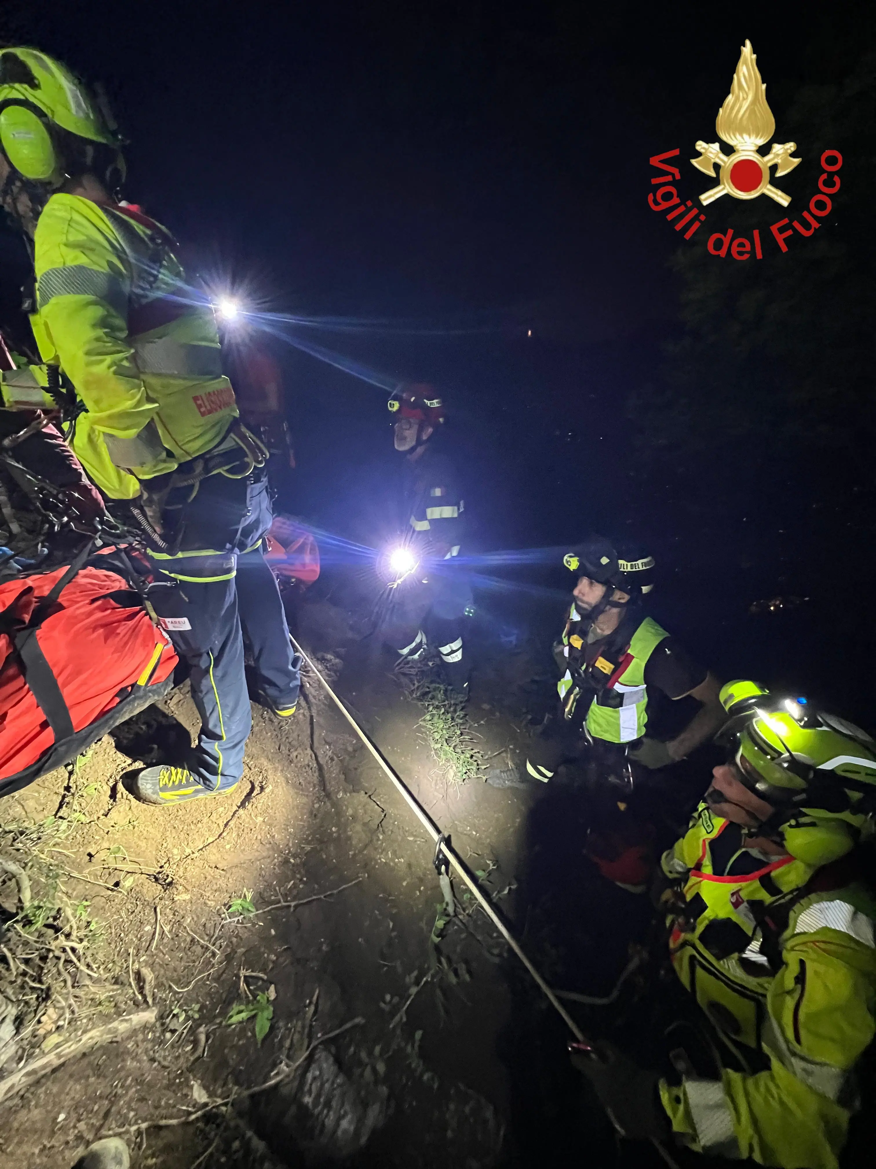 Como, litiga con la compagna, va nel bosco e scivola in una scarpata
