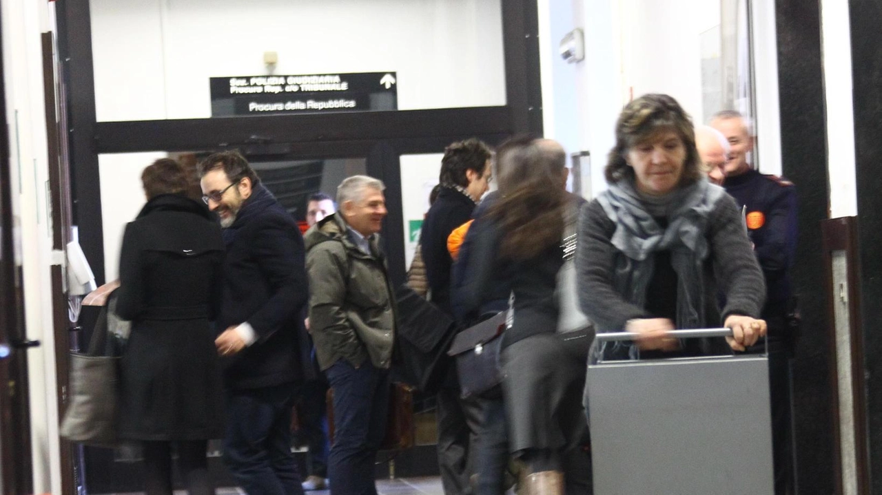 Nel Tribunale del capoluogo valtellinese mancano le figure del cancelliere dell’assistente giudiziario e del direttore I sindacati chiedono rinforzi Nel Tribunale del capoluogo valtellinese mancano le figure del cancelliere dell’assistente giudiziario e del direttore I sindacati chiedono rinforzi