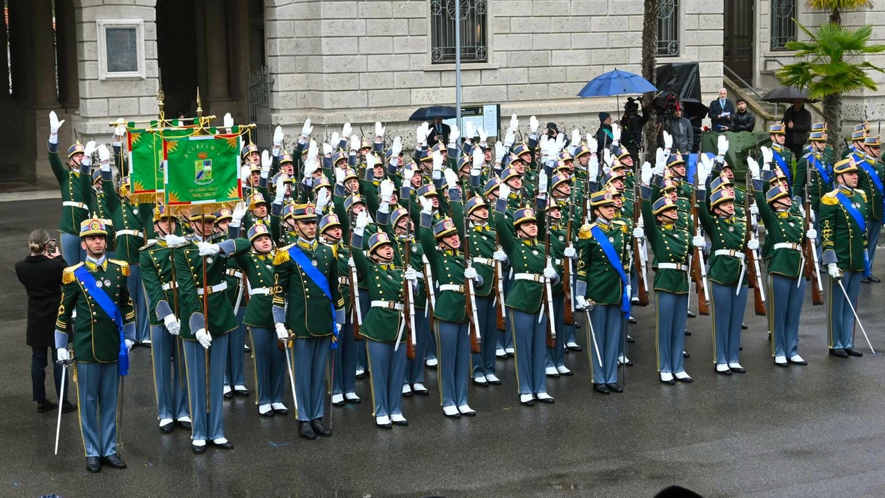 Nella piazza d’Armi dell’Istituto dell’Accademia della Guardia di Finanza a Bergamo si è svolta ieri la cerimonia del giuramento solenne...