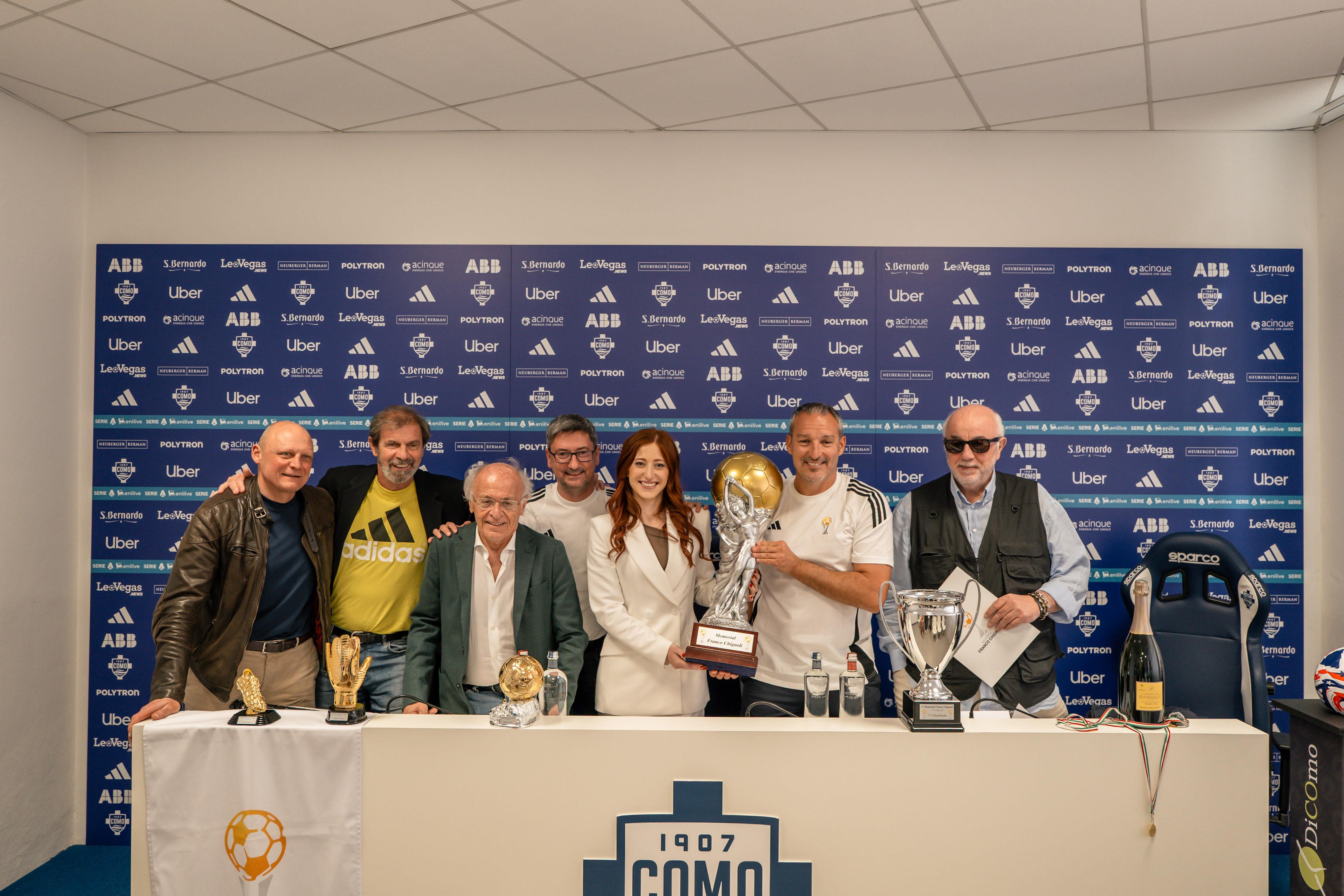 como calcio e beneficenza presentato il memorial franco chignoli a casa zambrotta da Ilgiorno.it como calcio e beneficenza presentato il memorial franco chignoli a casa zambrotta