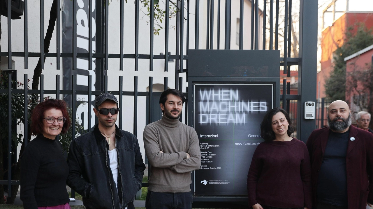 Un progetto espositivo che indaga le potenzialità della tecnologia interattiva e della generazione sonora, mettendo in dialogo uomo e... Un progetto espositivo che indaga le potenzialità della tecnologia interattiva e della generazione sonora, mettendo in dialogo uomo e...