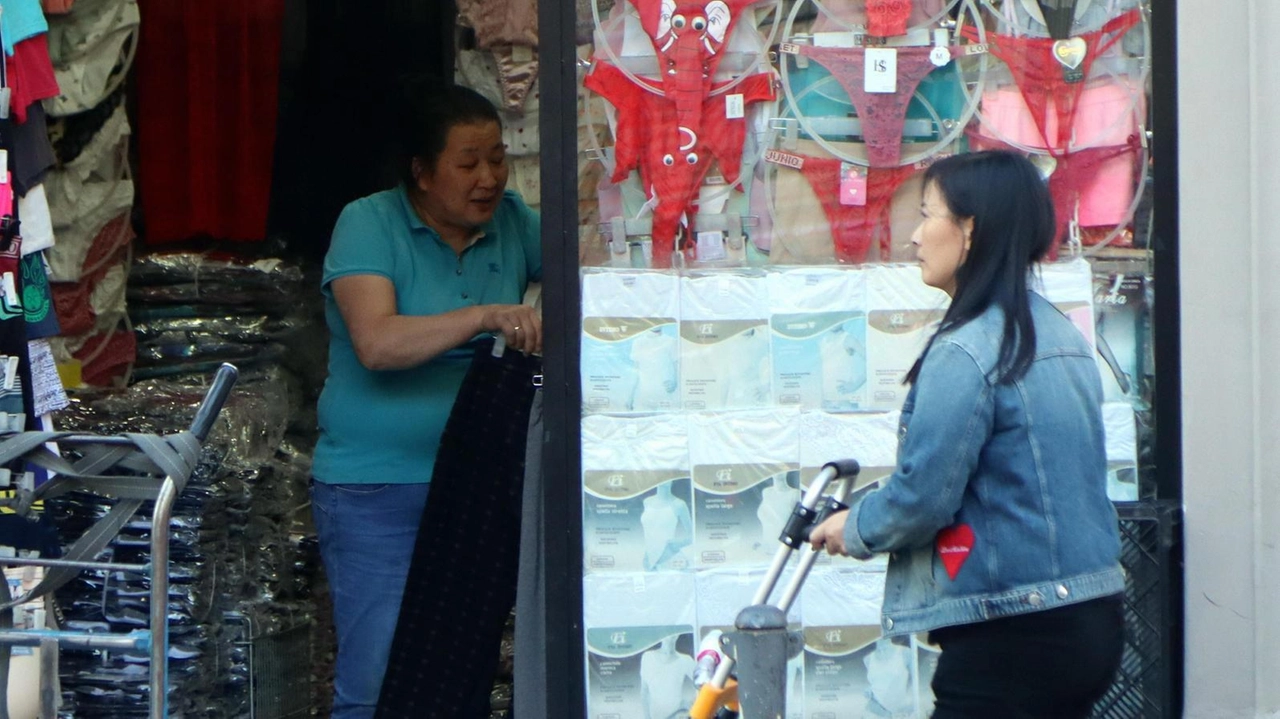 Un negozio in via Sarpi La Chinatown milanese è diventata una delle zone cool della città meta di turisti