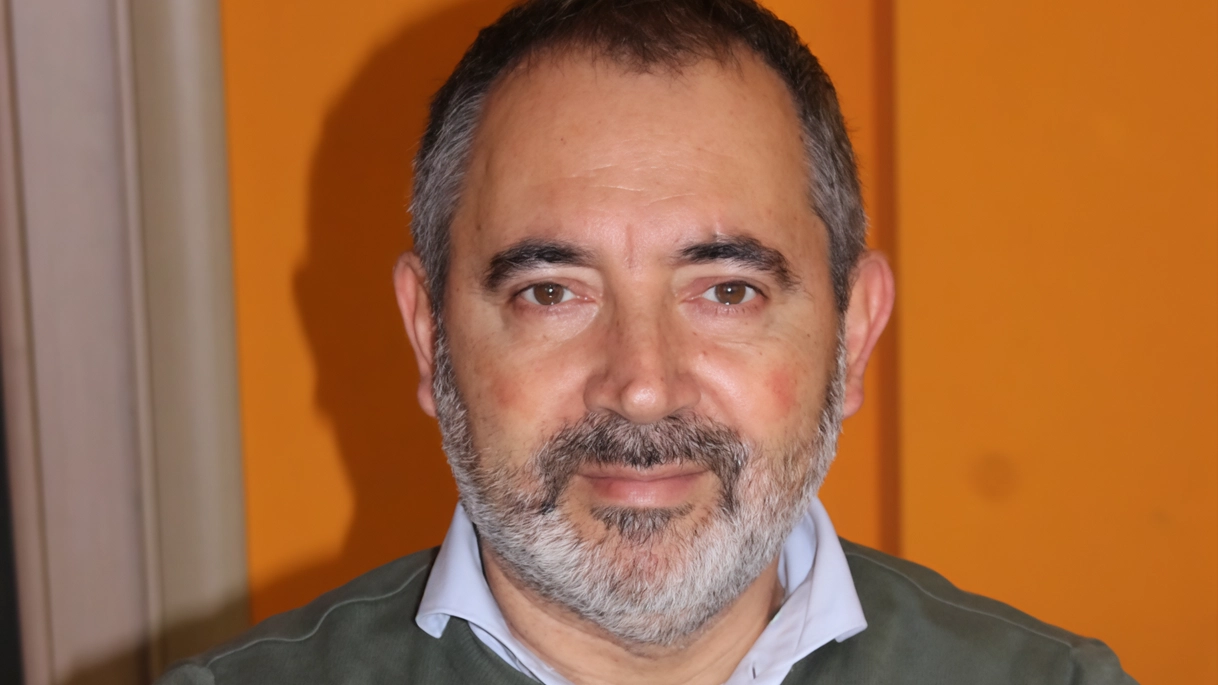 "Chi sciopera non si diverte. Scioperare significa rinunciare a parte del proprio salario, esporsi in prima persona, assumersi un... "Chi sciopera non si diverte. Scioperare significa rinunciare a parte del proprio salario, esporsi in prima persona, assumersi un...