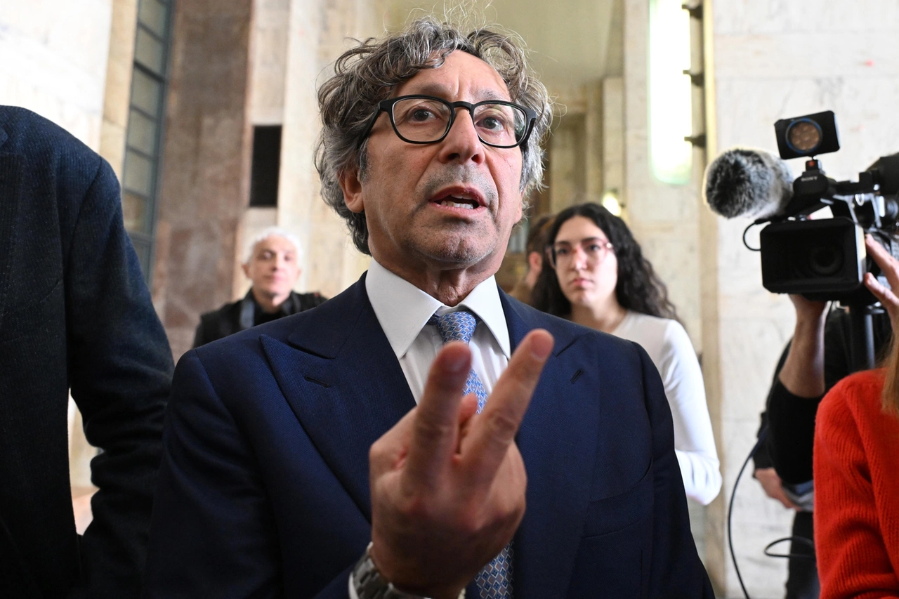 Il nuovo legale della ministra Daniela Santanchè, l'avvocato Salvatore Pino in tribunale a Milano dopo l'udienza