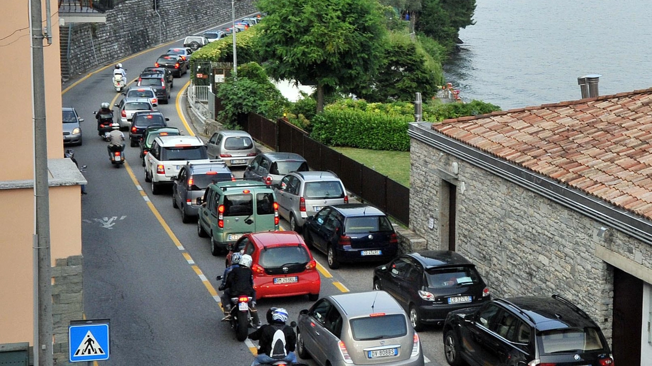 Diventano definitive le limitazioni al transito dei mezzi pesanti lungo la Statale Regina durante la stagione turistica, ovvero dal 15...