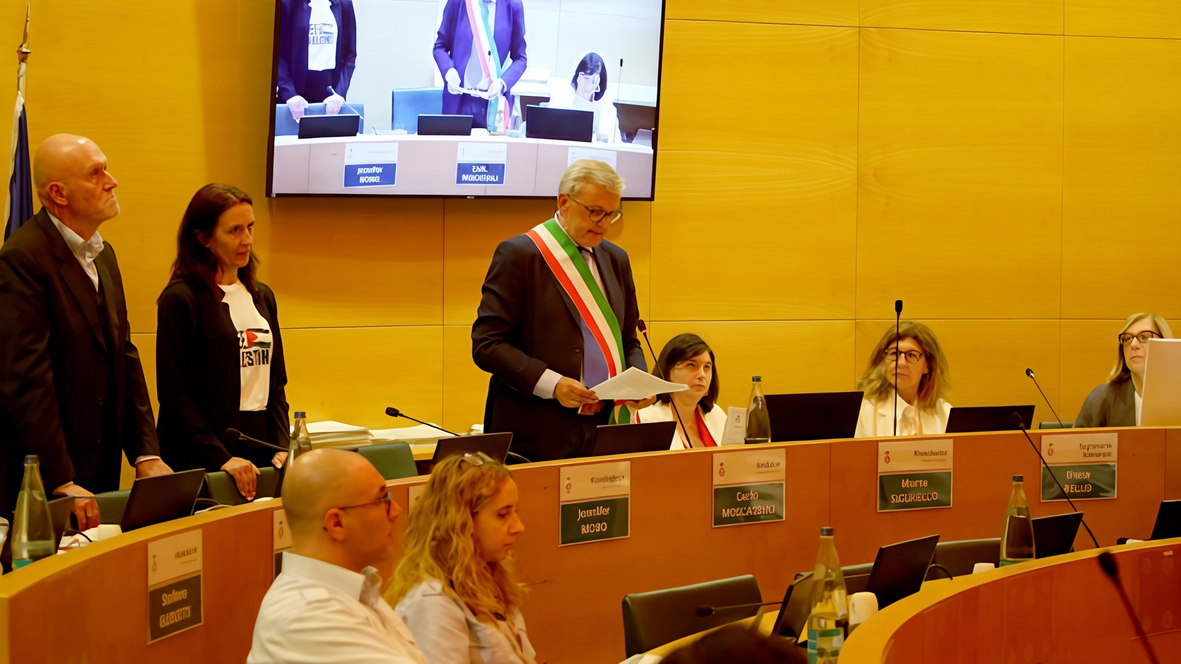 L’insediamento in aula del sindaco del ribaltone, applausi per tutti gli eletti "Abbiamo vinto al primo turno, ma è solo l’inizio di un percorso da costruire". L’insediamento in aula del sindaco del ribaltone, applausi per tutti gli eletti "Abbiamo vinto al primo turno, ma è solo l’inizio di un percorso da costruire".