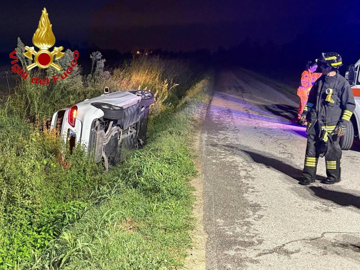 Incidente a Casaletto Lodigiano, un’auto finisce fuori strada nella notte: due feriti Incidente a Casaletto Lodigiano, un’auto finisce fuori strada nella notte: due feriti
