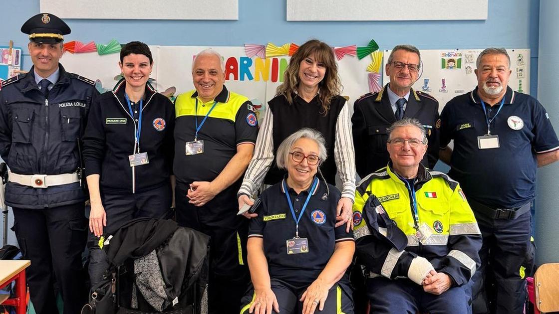 protezione civile e vigili a lezione nelle scuole