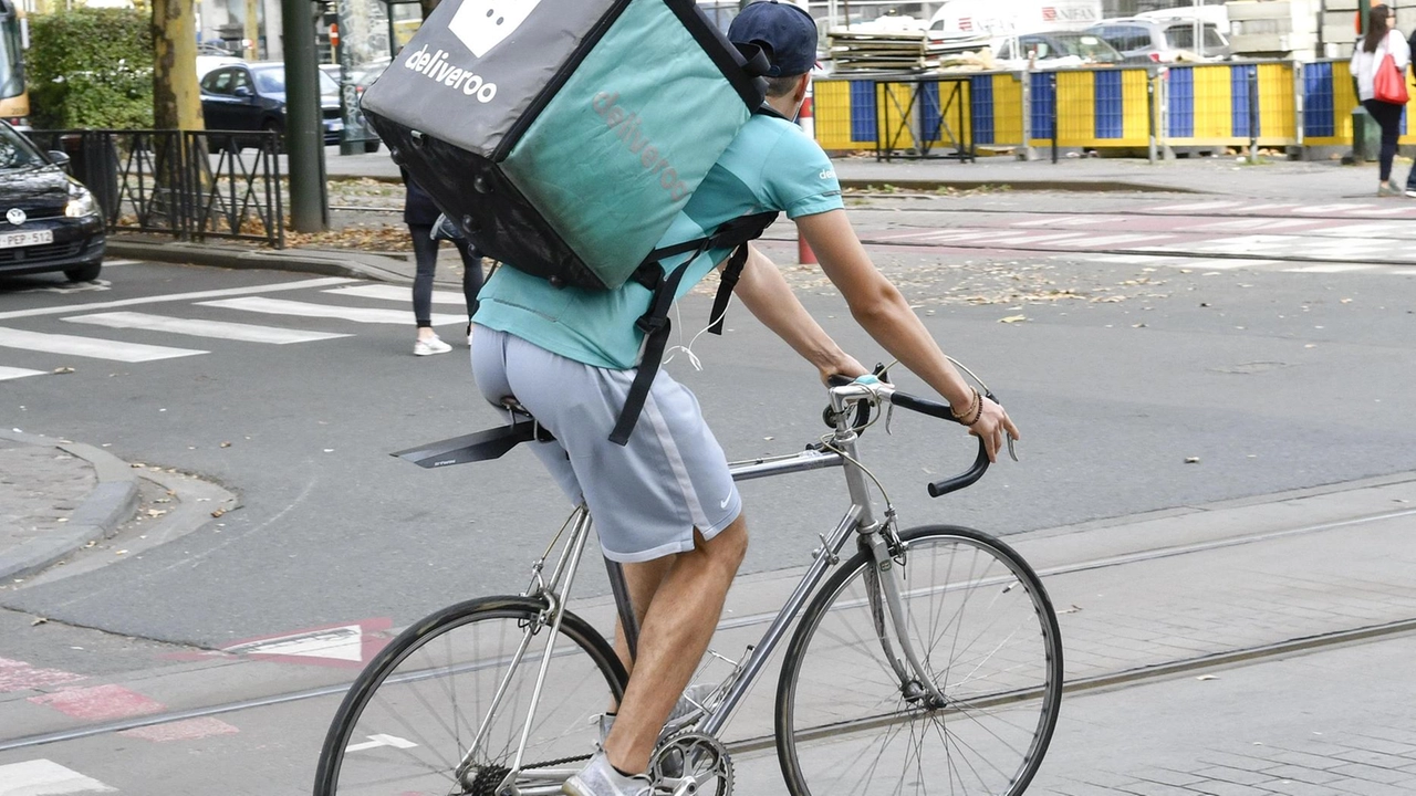 L’ha persa di vista solo i pochi istanti necessari per entrare nel fast food a prendere i sacchetti con il... L’ha persa di vista solo i pochi istanti necessari per entrare nel fast food a prendere i sacchetti con il...