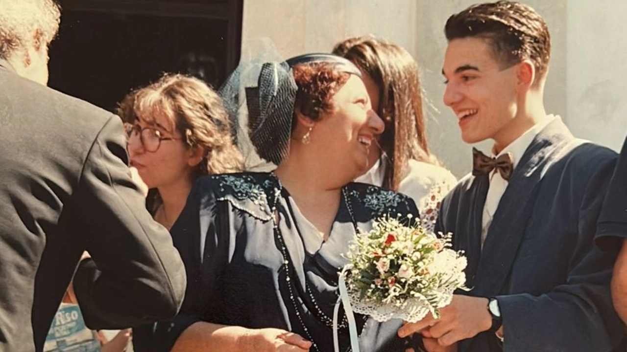 Olga Granà insieme al figlio Giuseppe, prima che lei venisse uccisa il 26 luglio 1997 a colpi di ascia dall'ex marito Olga Granà insieme al figlio Giuseppe, prima che lei venisse uccisa il 26 luglio 1997 a colpi di ascia dall'ex marito