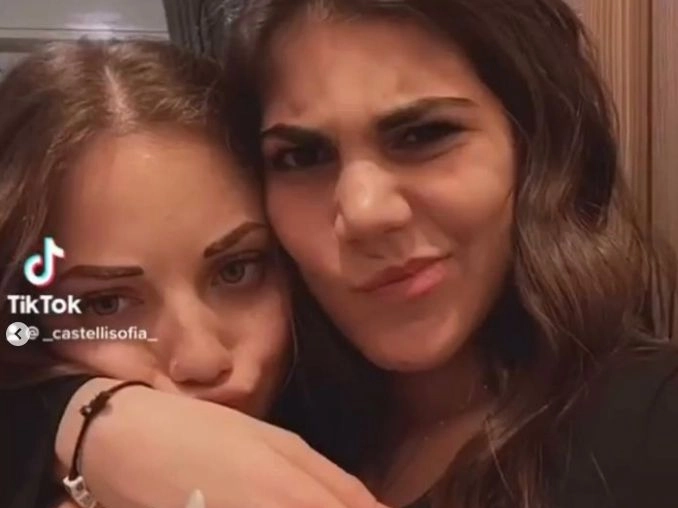 Aurora Fiameni insieme a Sofia Castelli (Foto video Instagram)
