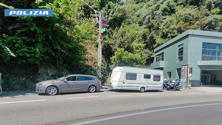 Tremezzina, domenica di multe sulla Regina: dietro front per un pullman e una roulotte Tremezzina, domenica di multe sulla Regina: dietro front per un pullman e una roulotte